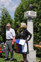 Spomenik pisateljici Mimi Malenšek 1